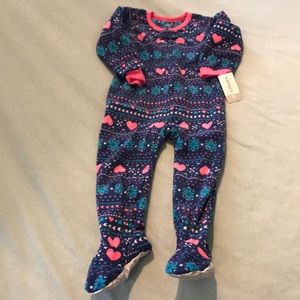 ⭐️ 5 for 15 Sale! ⭐️ Fleece snowflake & heart PJs